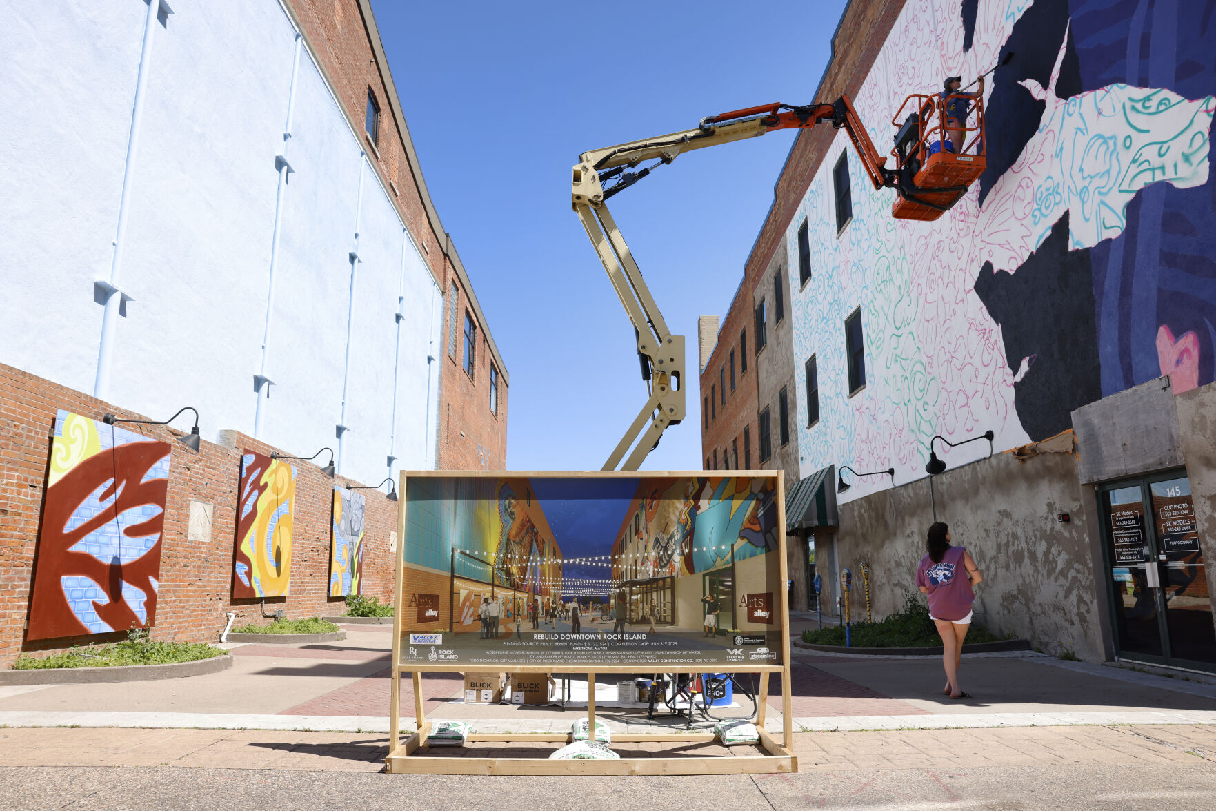 060624-qc-nws-rockislandmural 4.jpg